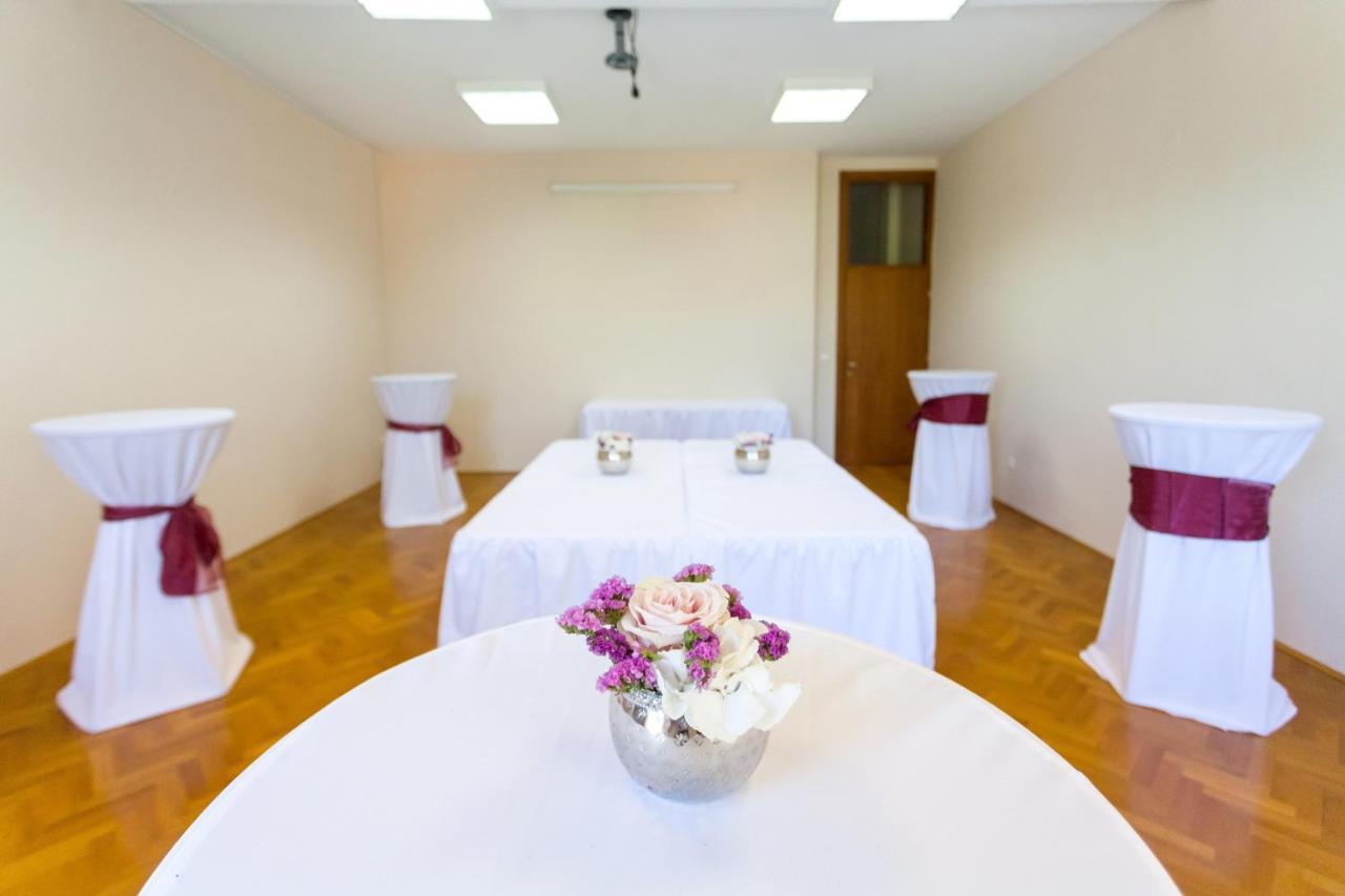 Hotel Pakrac Bagian luar foto