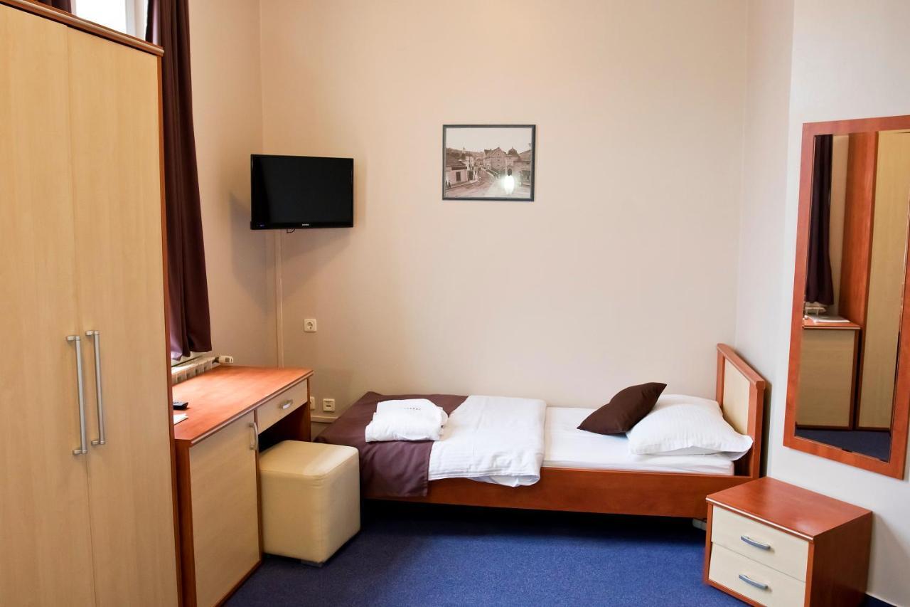 Hotel Pakrac Bagian luar foto