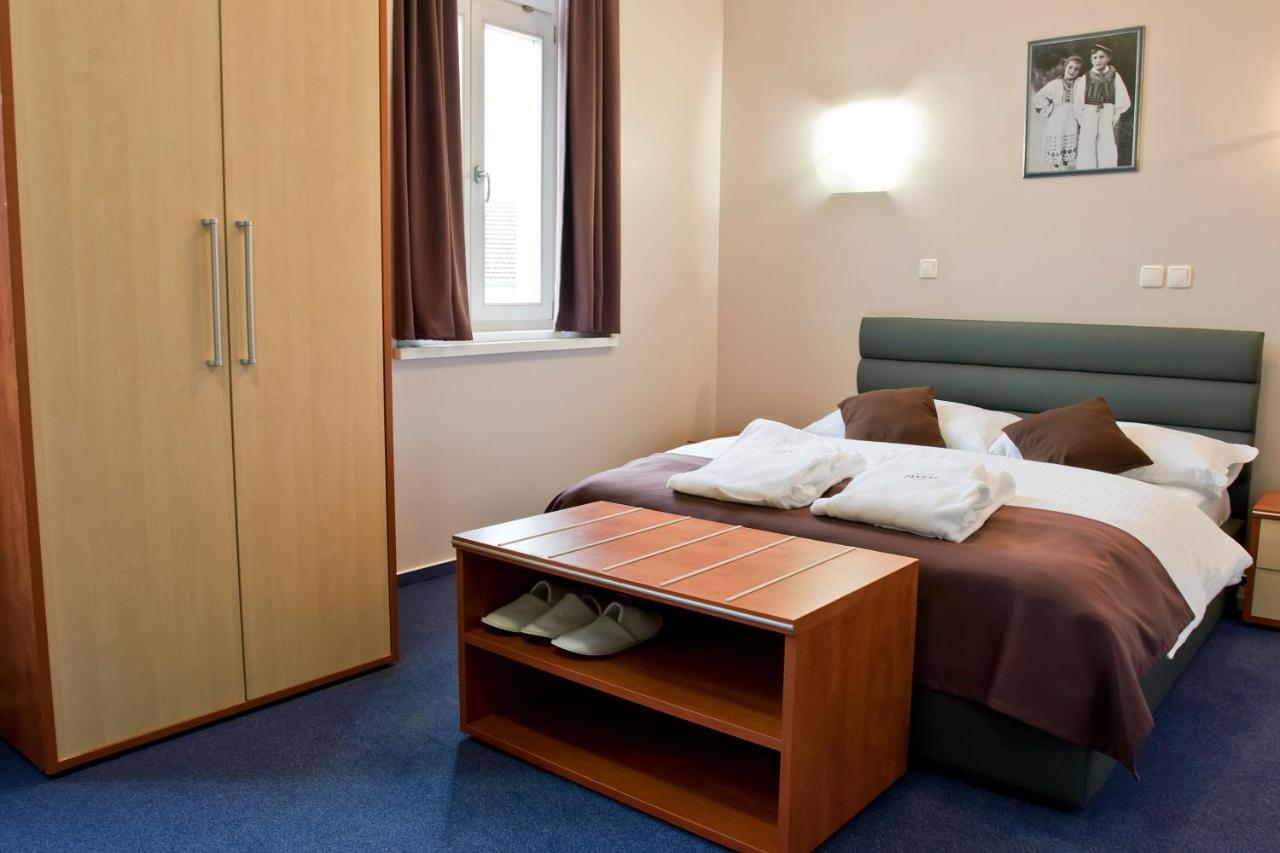 Hotel Pakrac Bagian luar foto